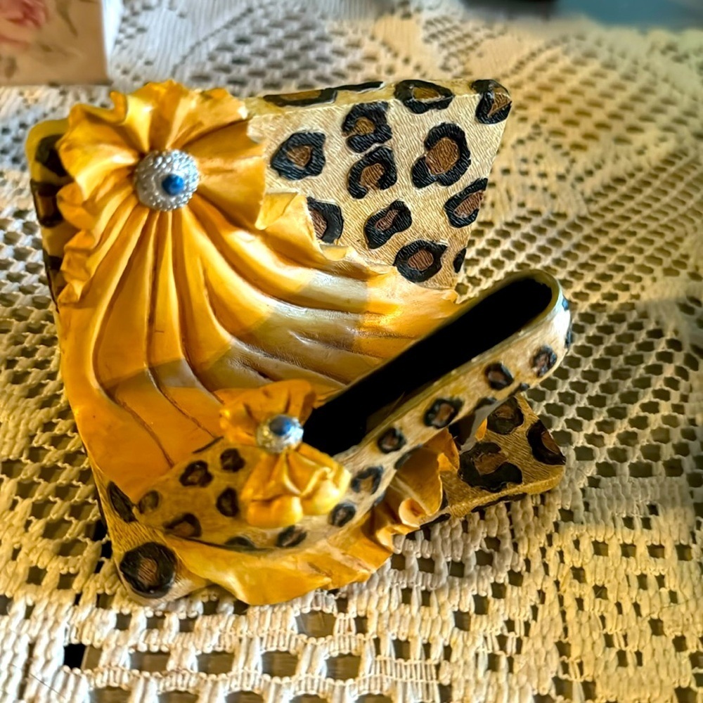 Leopard print resin card holder - cute!!!